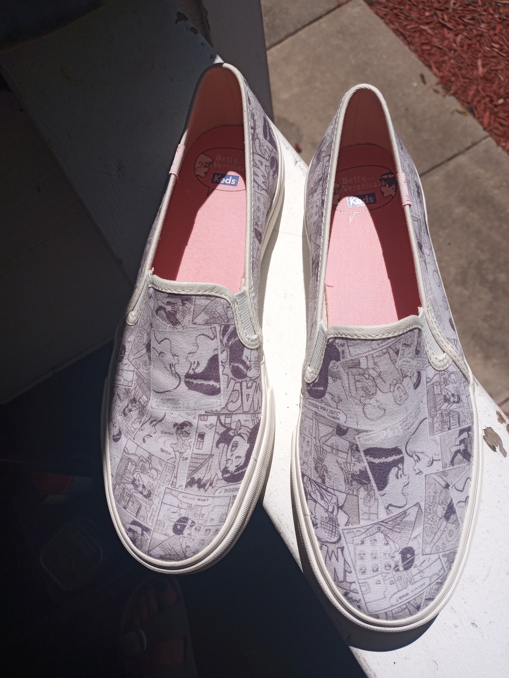 Comic Print Slip-On Sneakers in Light Gray and Pink